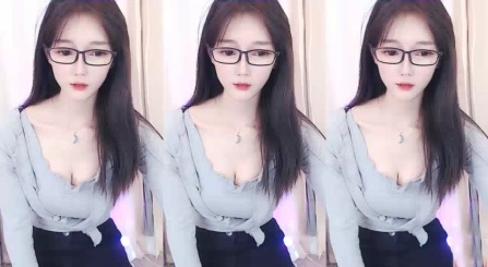 虎牙女主播贝贝鸭 直播走光视频